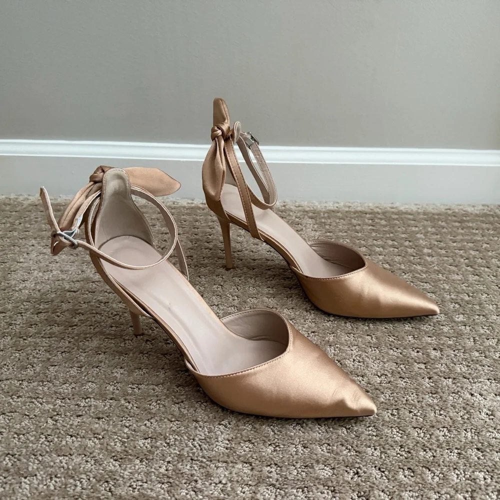 Pointed-Toe Satin Heels in Soft Gold - Picture 4 of 4